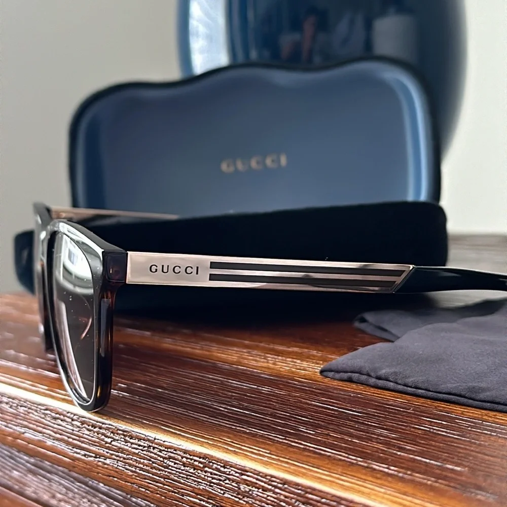 Gucci Gold and Black Sunglasses with Case